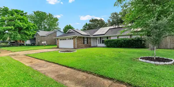 1029 Boulevard De La Parisenne