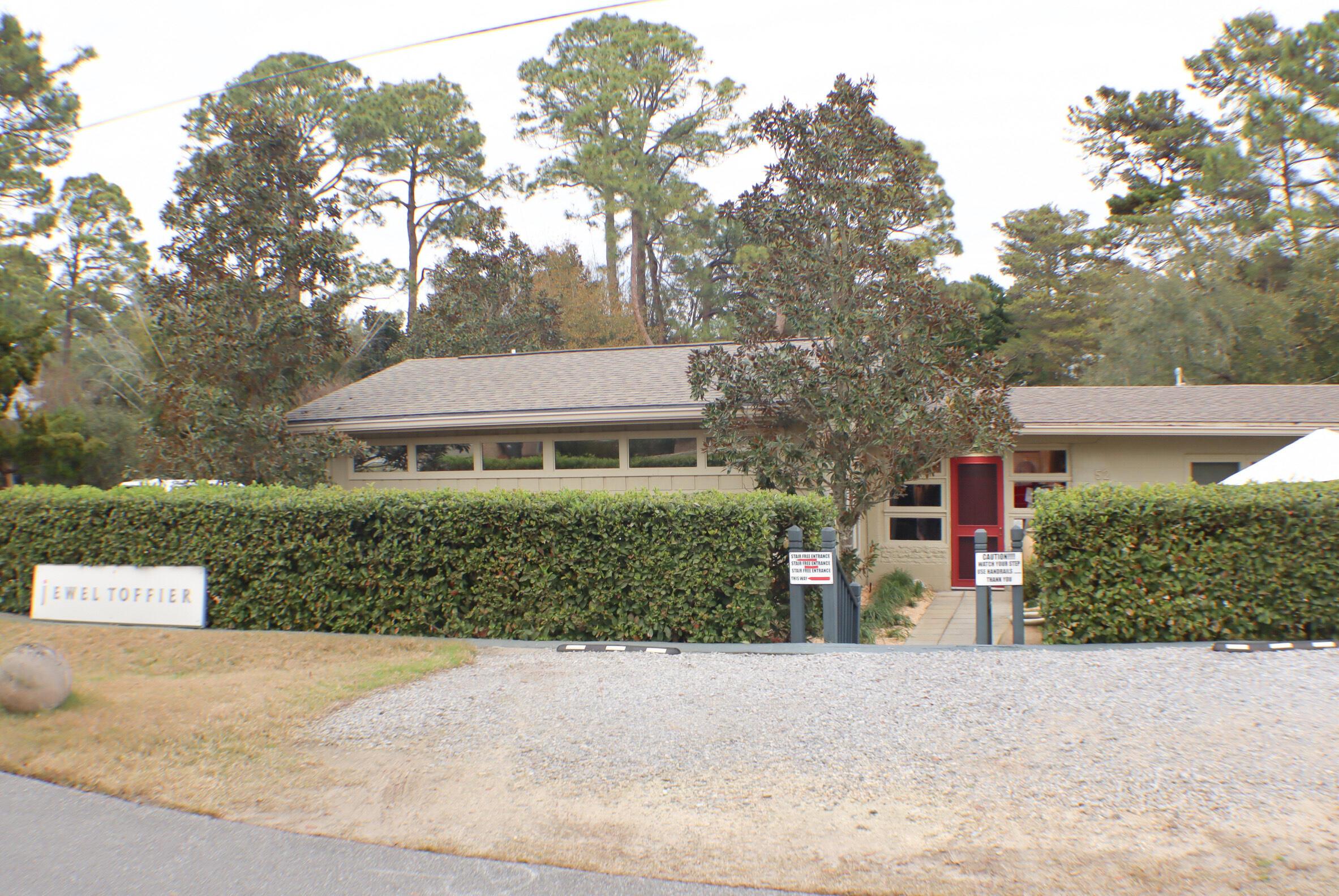 Image 4: Entrance