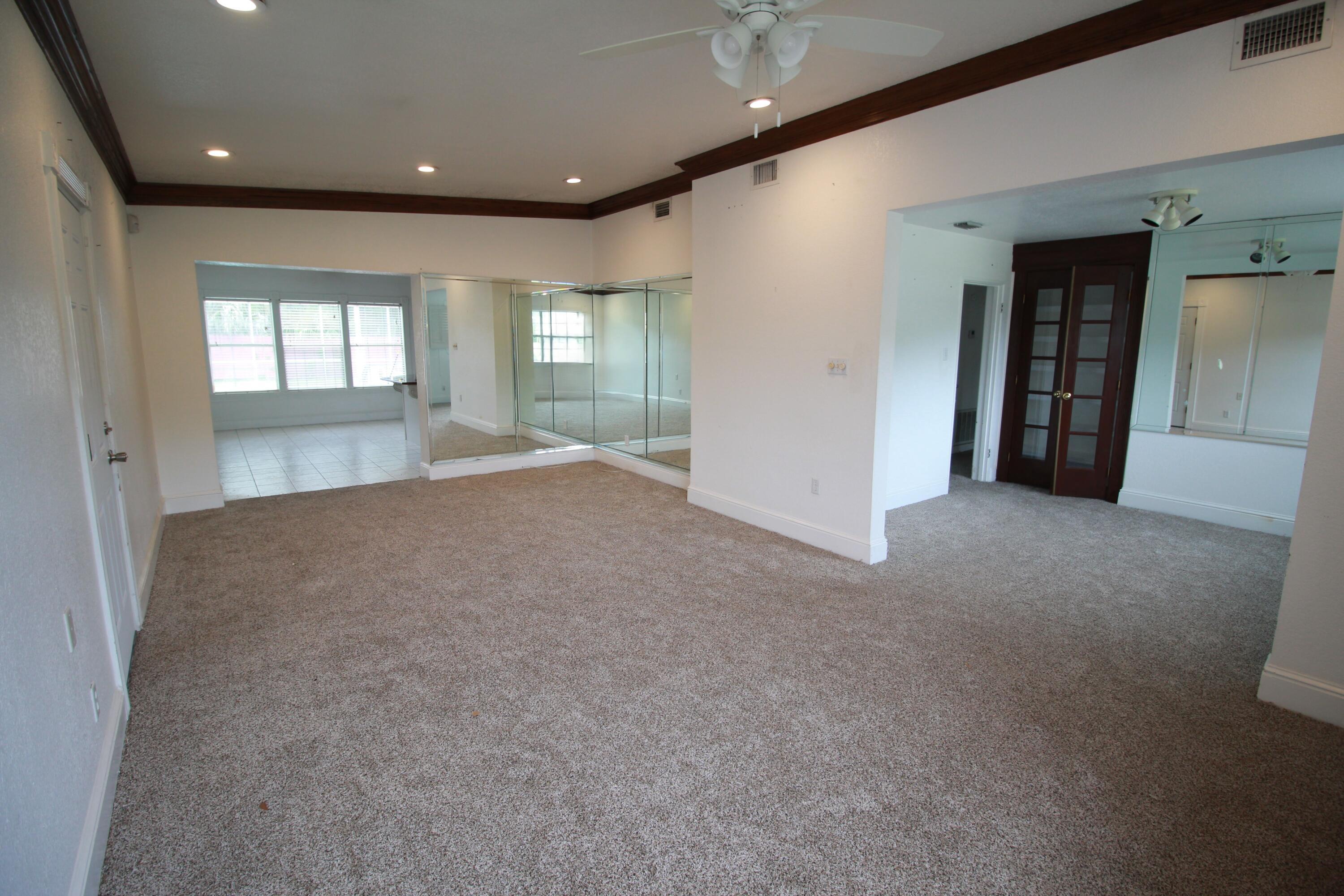 Image 3: Living