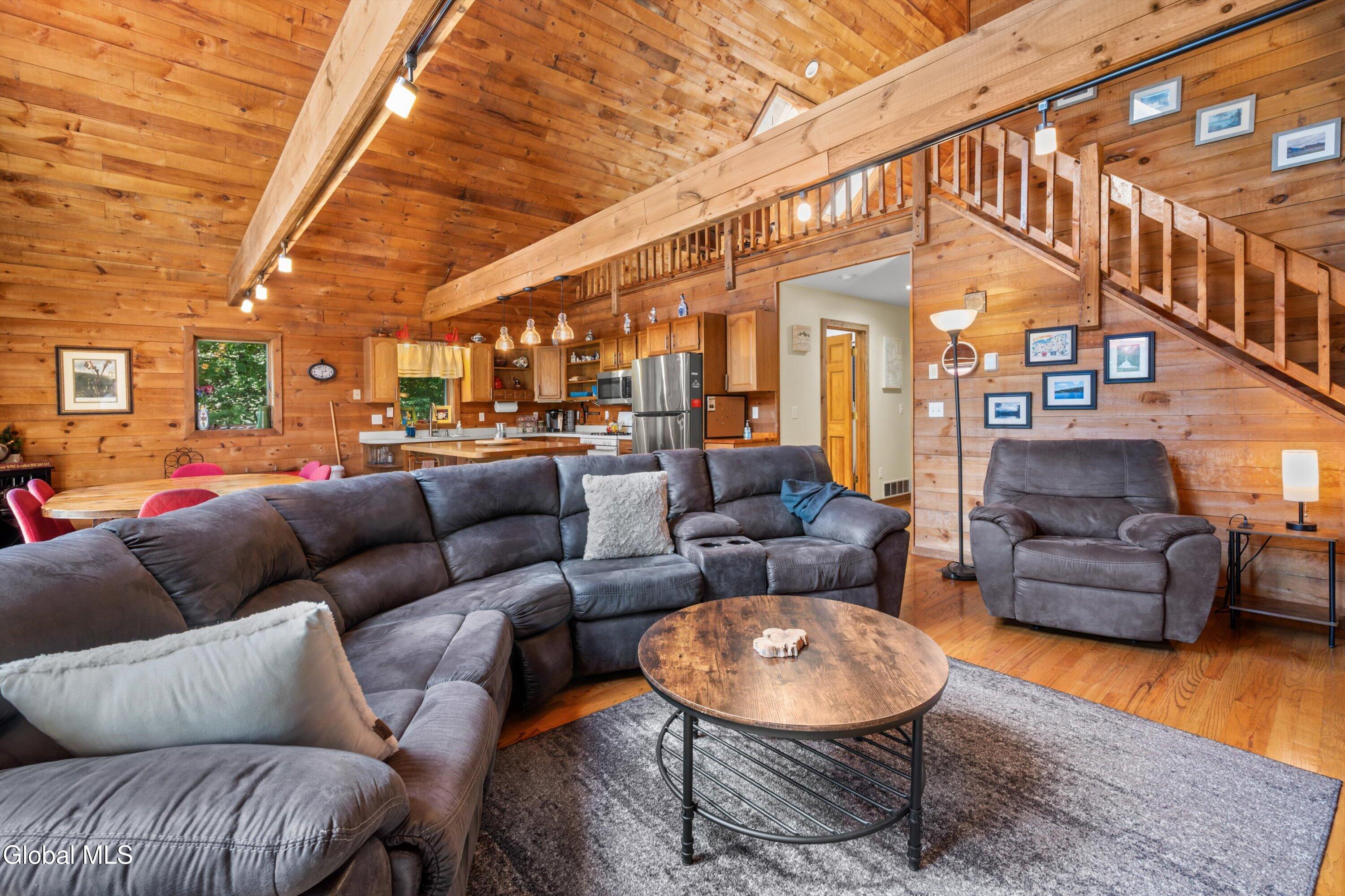 Image 4: Living Room