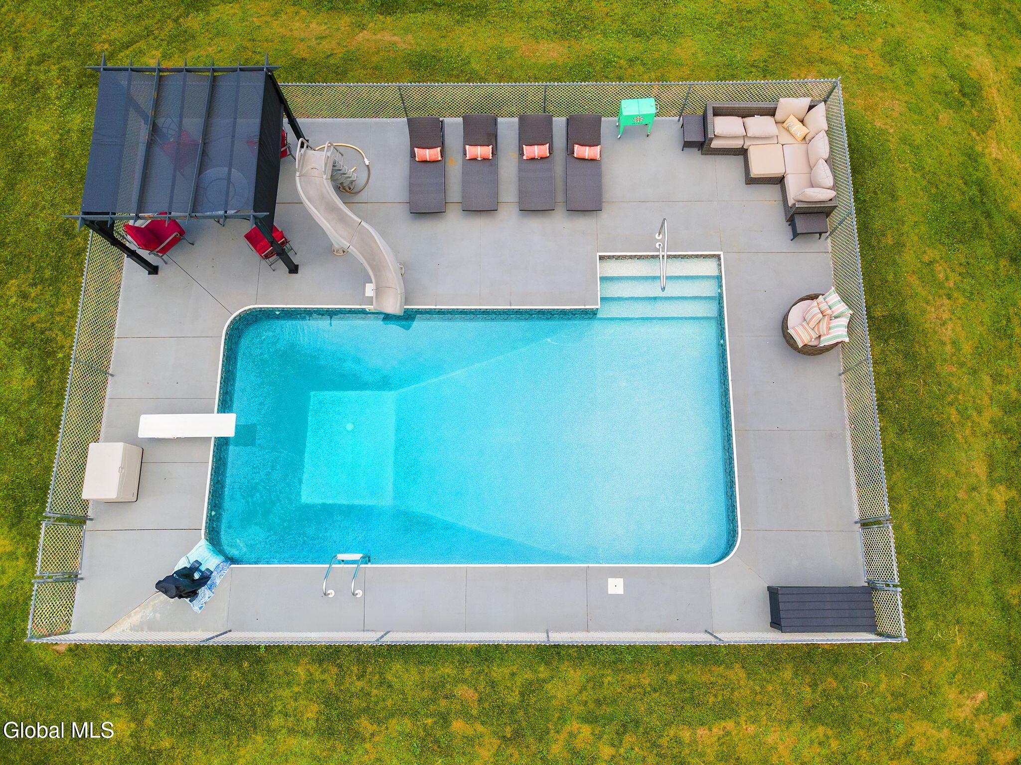 Image 4: 57-web-or-mls-31SaffordRd_57