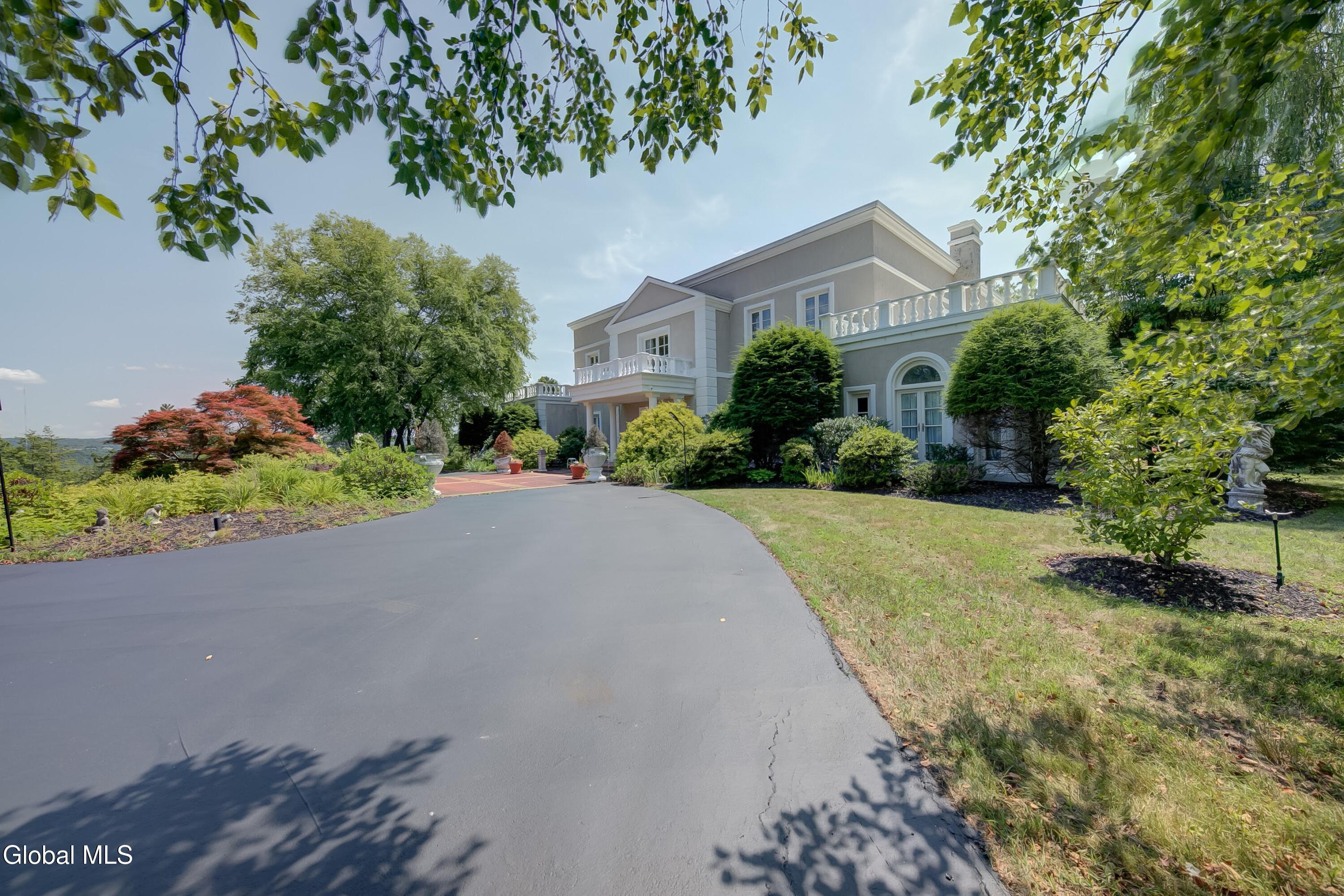 Image 4: 8 Sage Estates-36