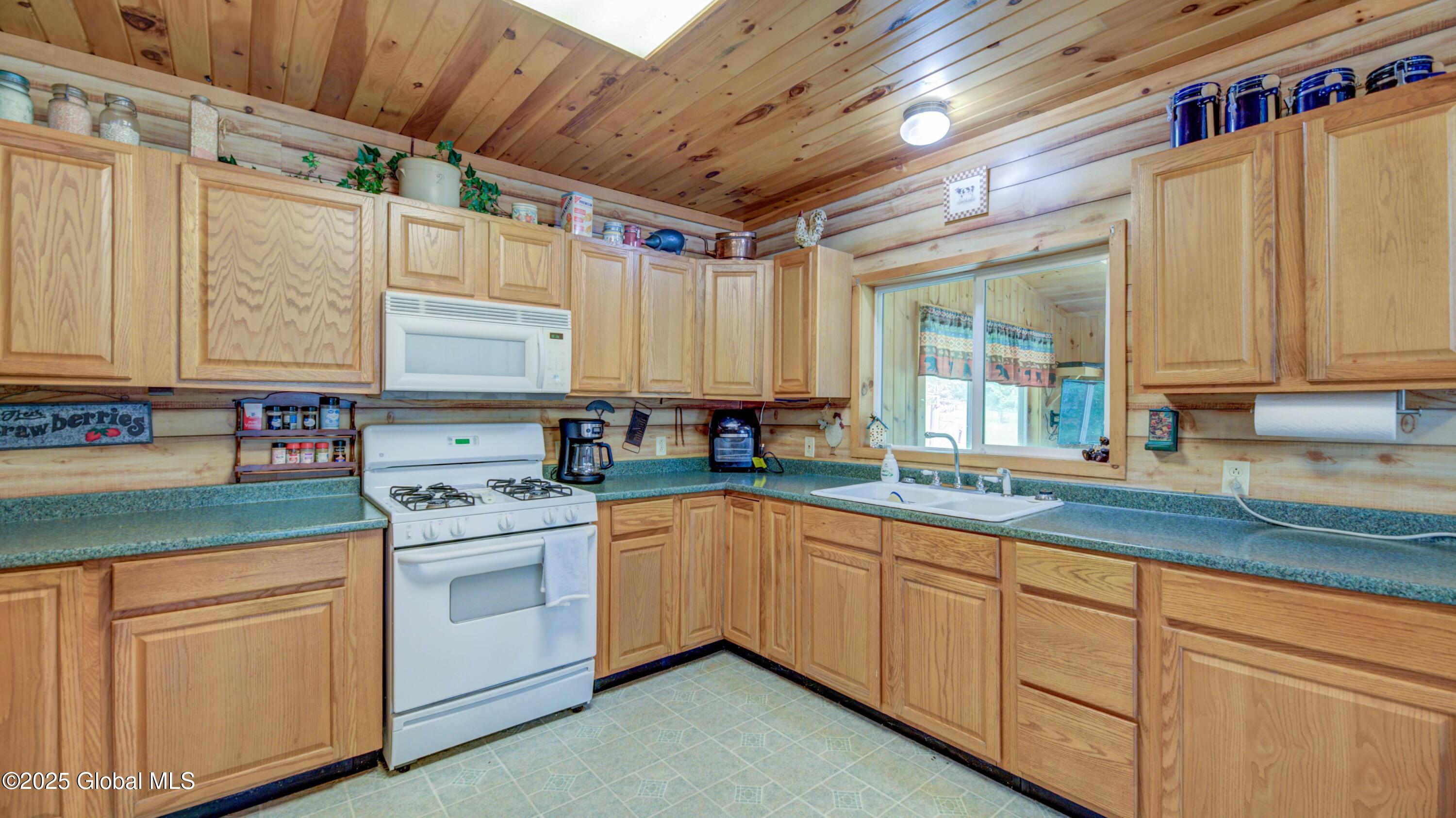 Image 2: Witts End-10