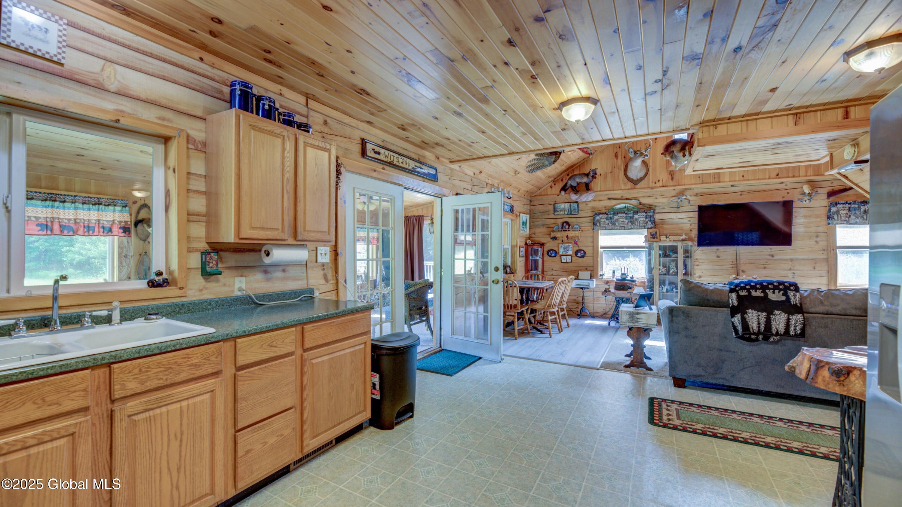 Image 3: Witts End-13