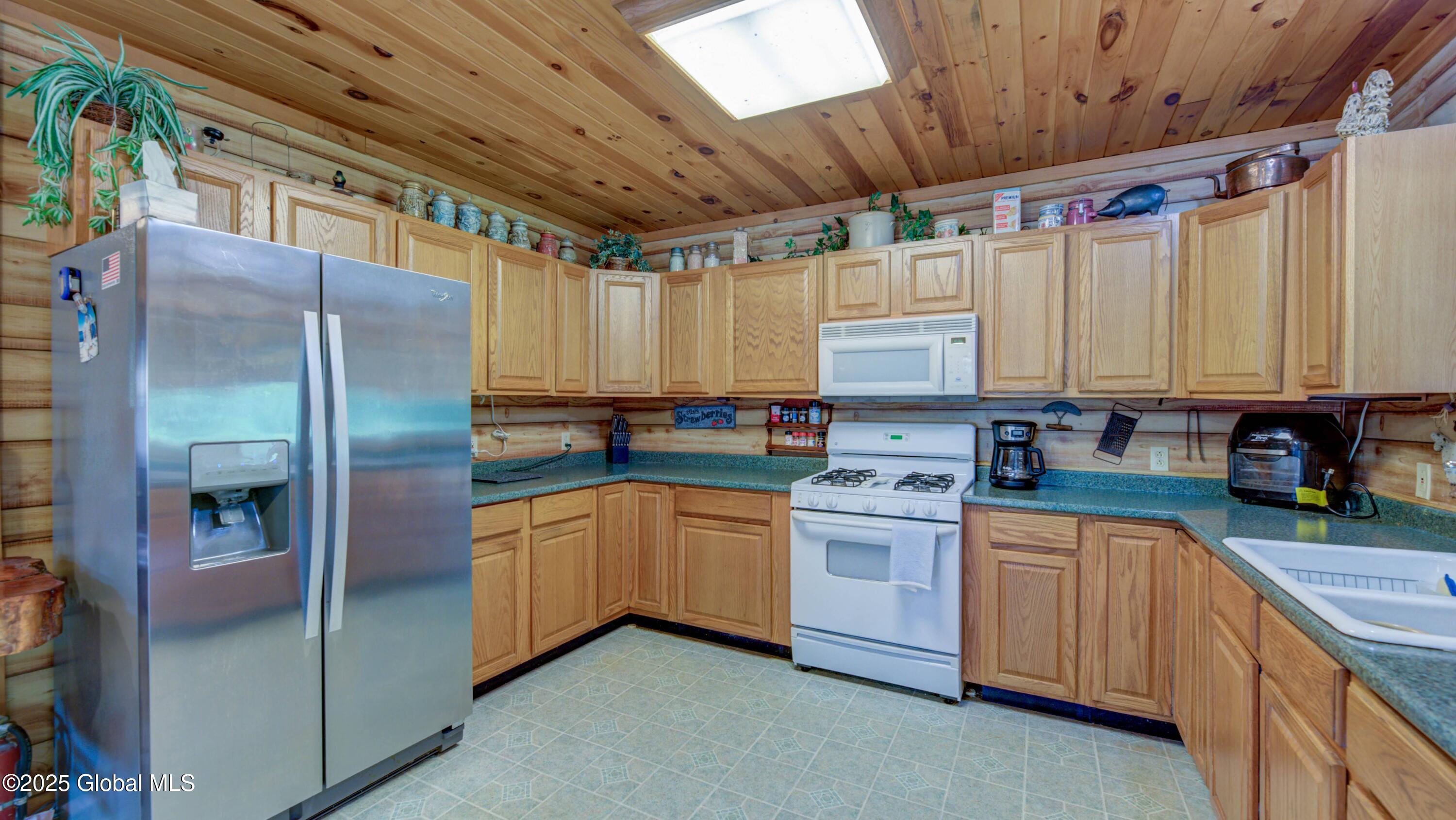 Image 4: Witts End-11