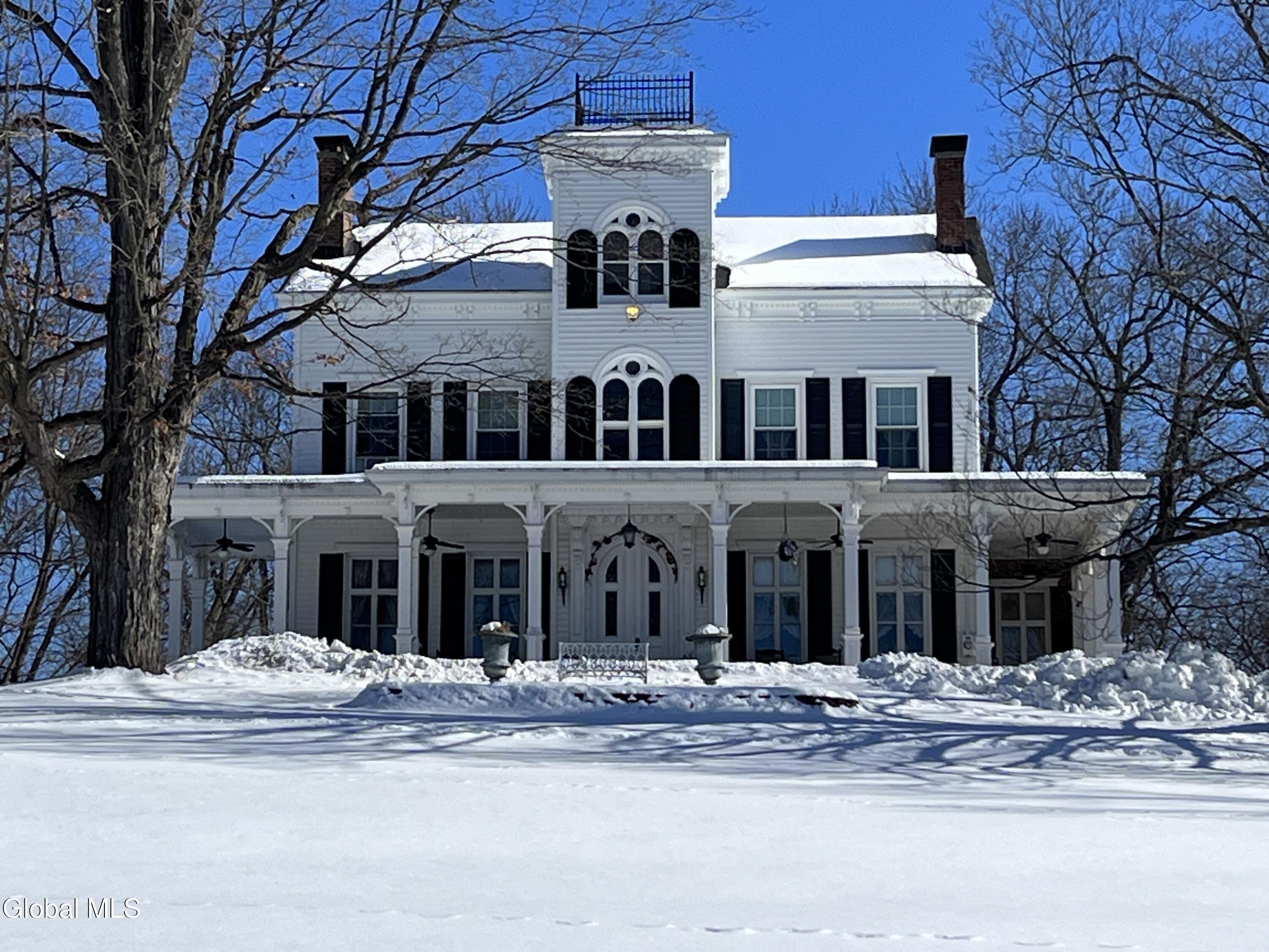 Image 2: 1110RiverRdWinterFront