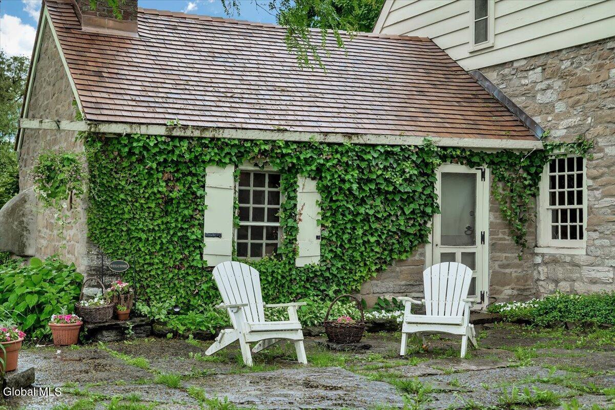 Image 3: English Cottage