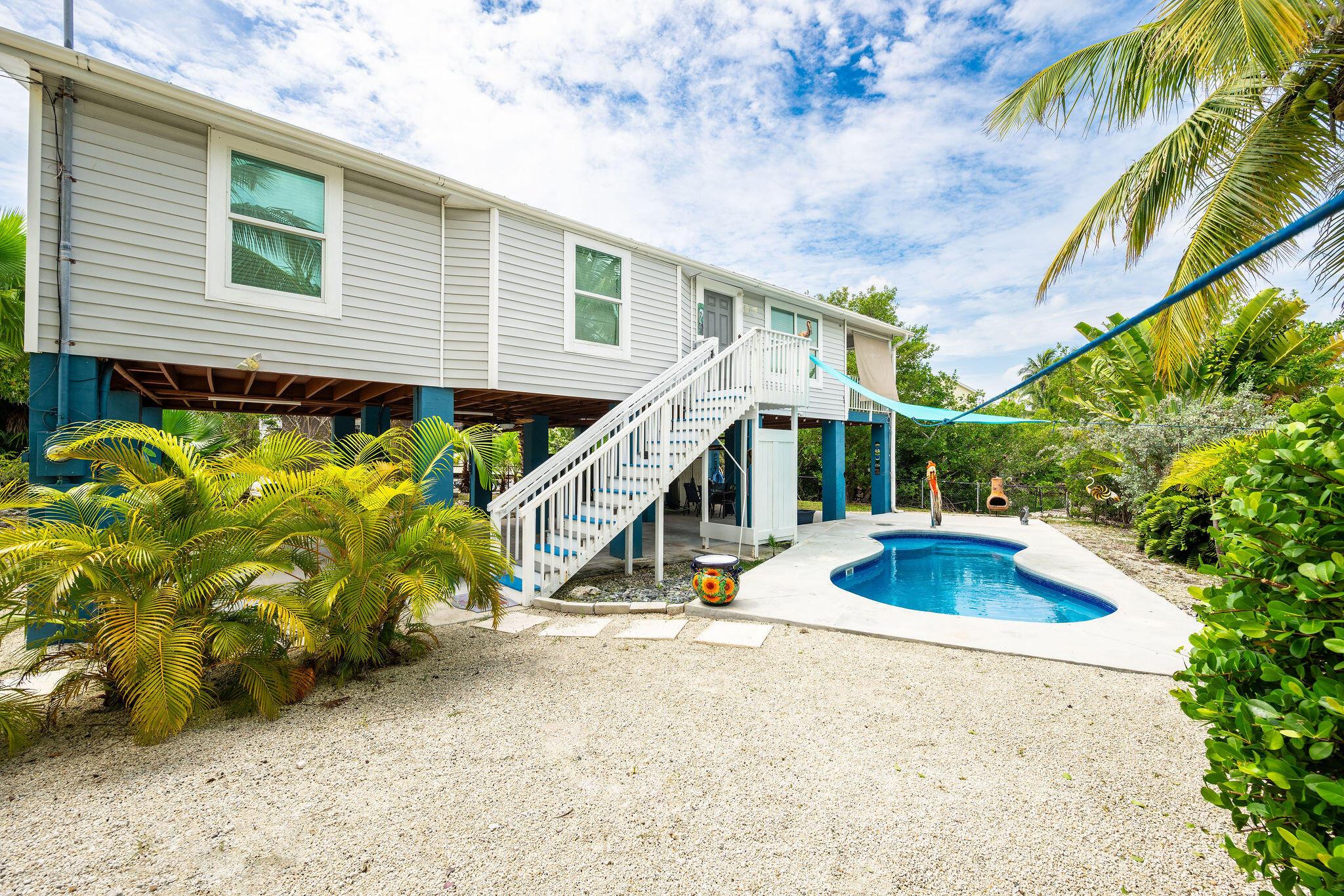 Image 1: Pool & Yard