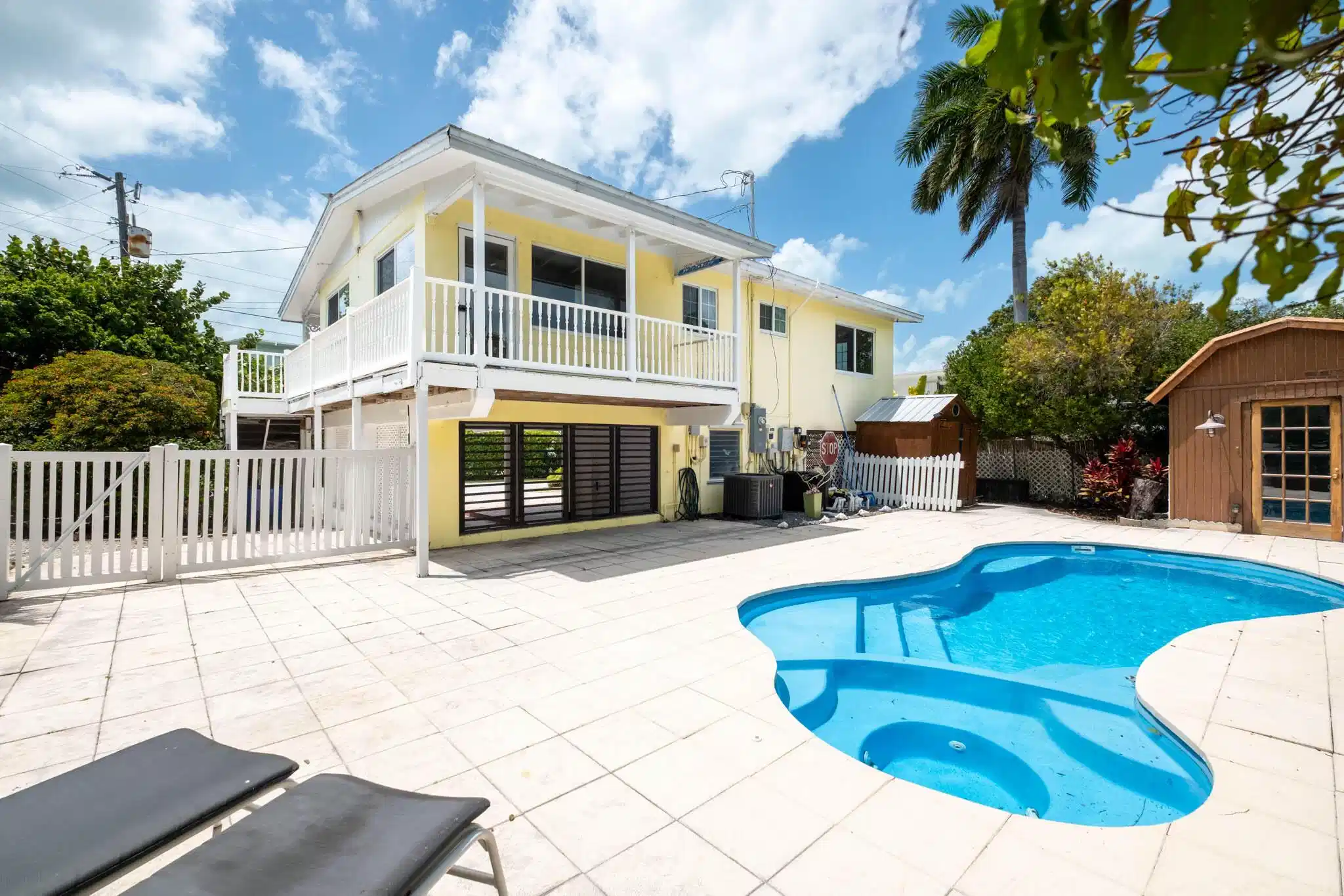 Image 1: Private Pool Patio