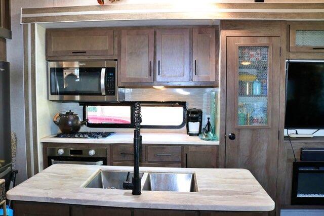 Image 4: sink