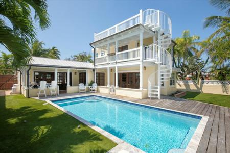 1613 Bahama Drive