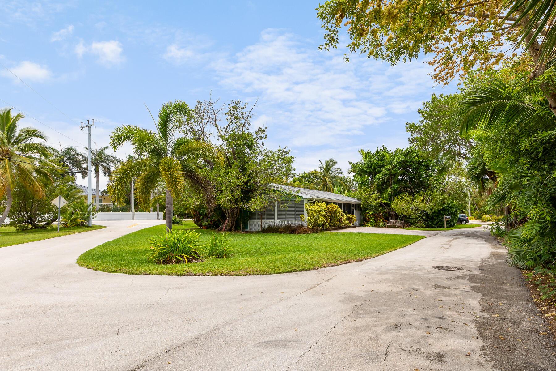 Image 4: 180 SUGARLOAF DR WEB-1