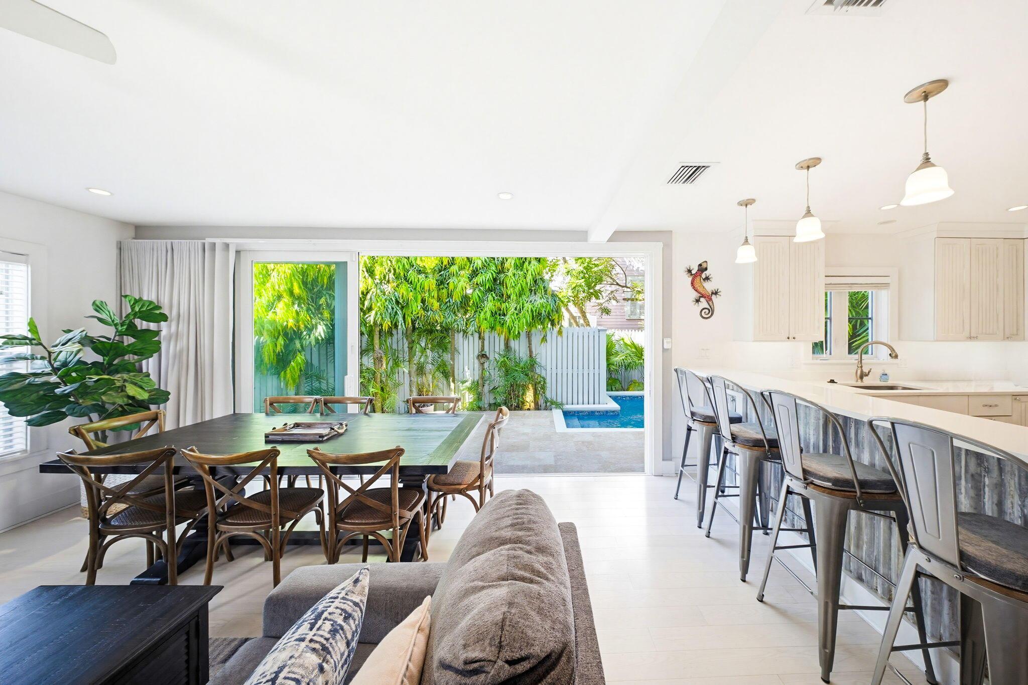 Image 3: Open Floor Plan