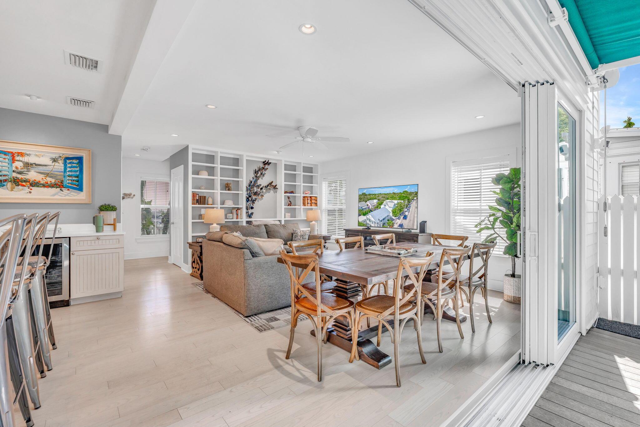 Image 4: Open Floor Plan