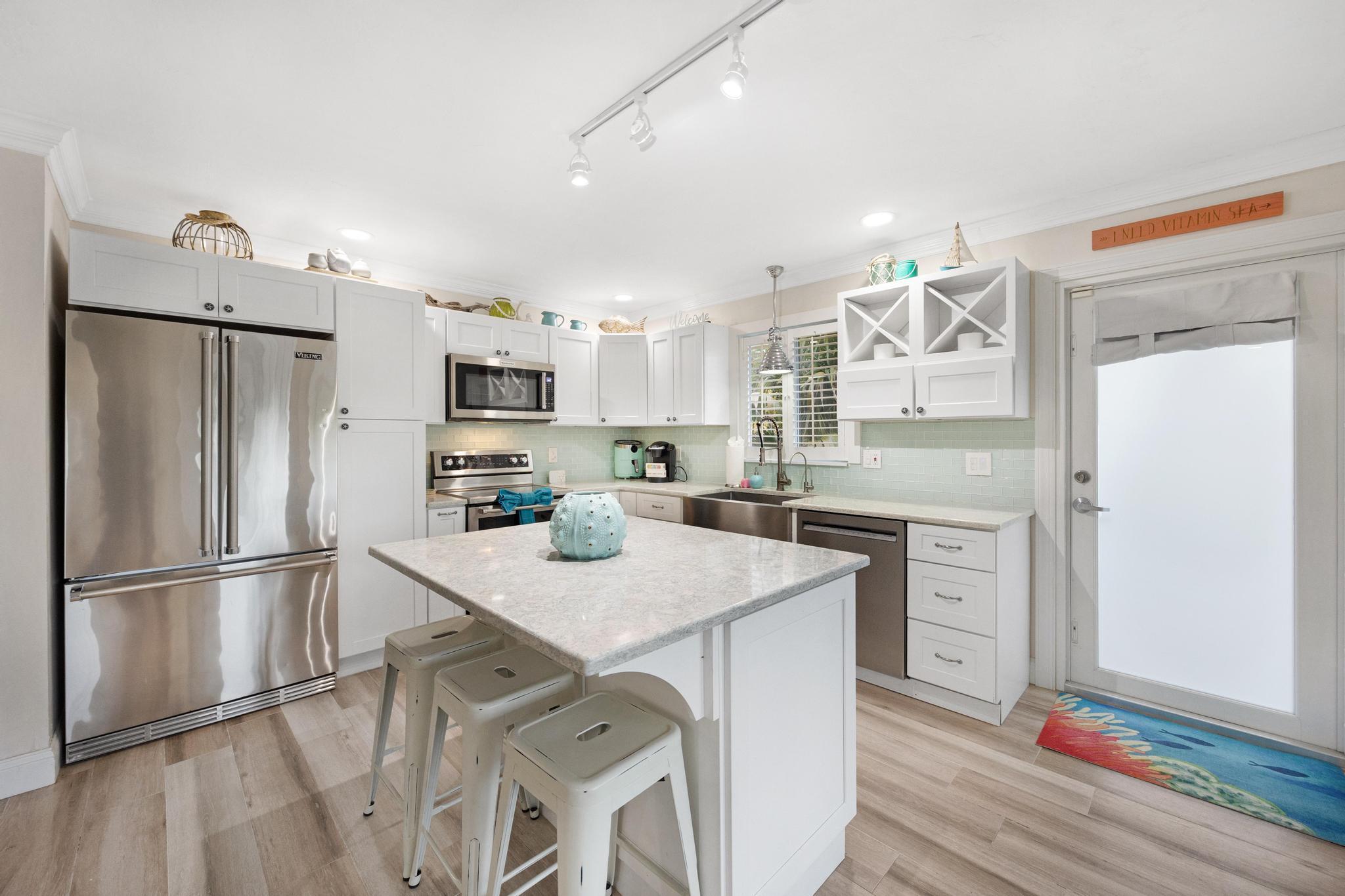 Image 4: Spacious Kitchen