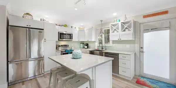 Image 4: Spacious Kitchen