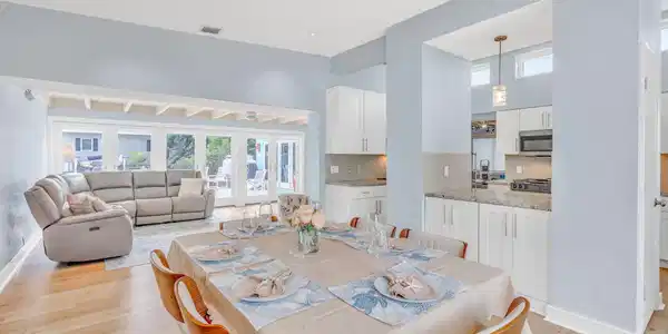 Image 3: Open Floor Plan