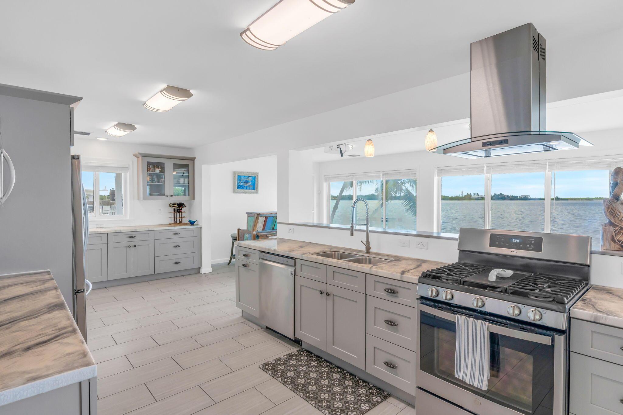 Image 2: Kitchen