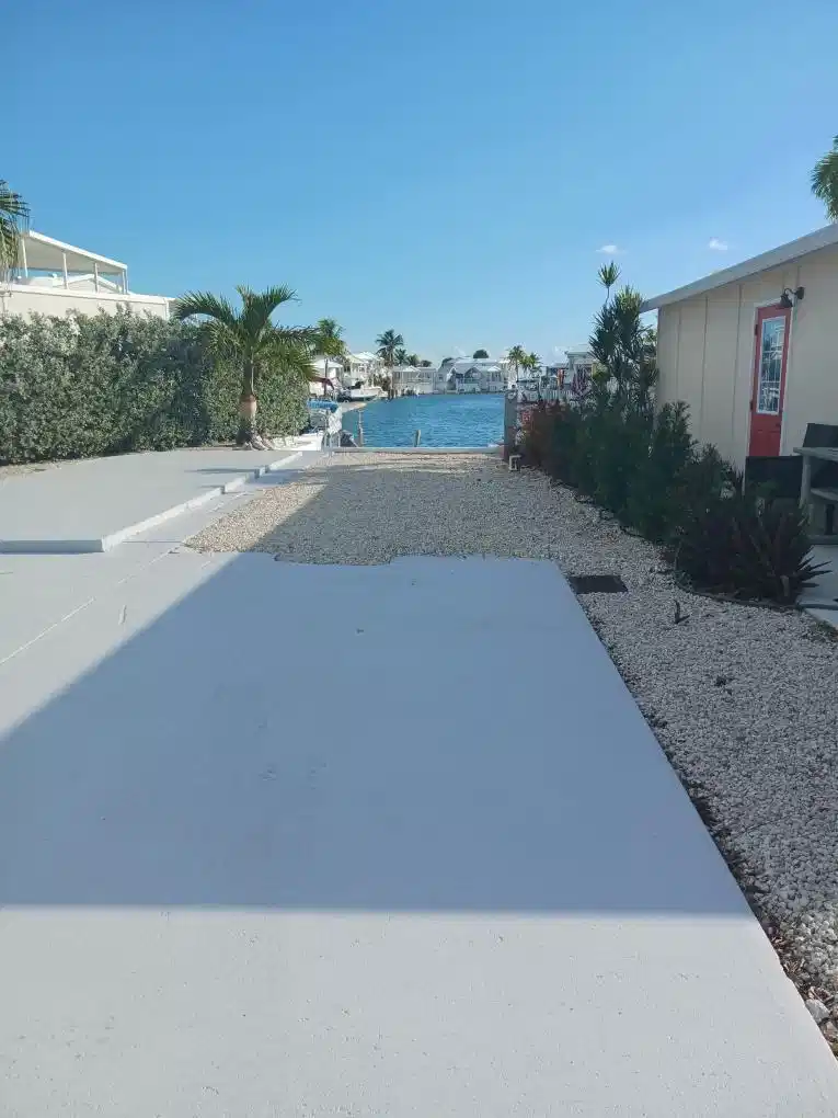 Image 1: Canal 2