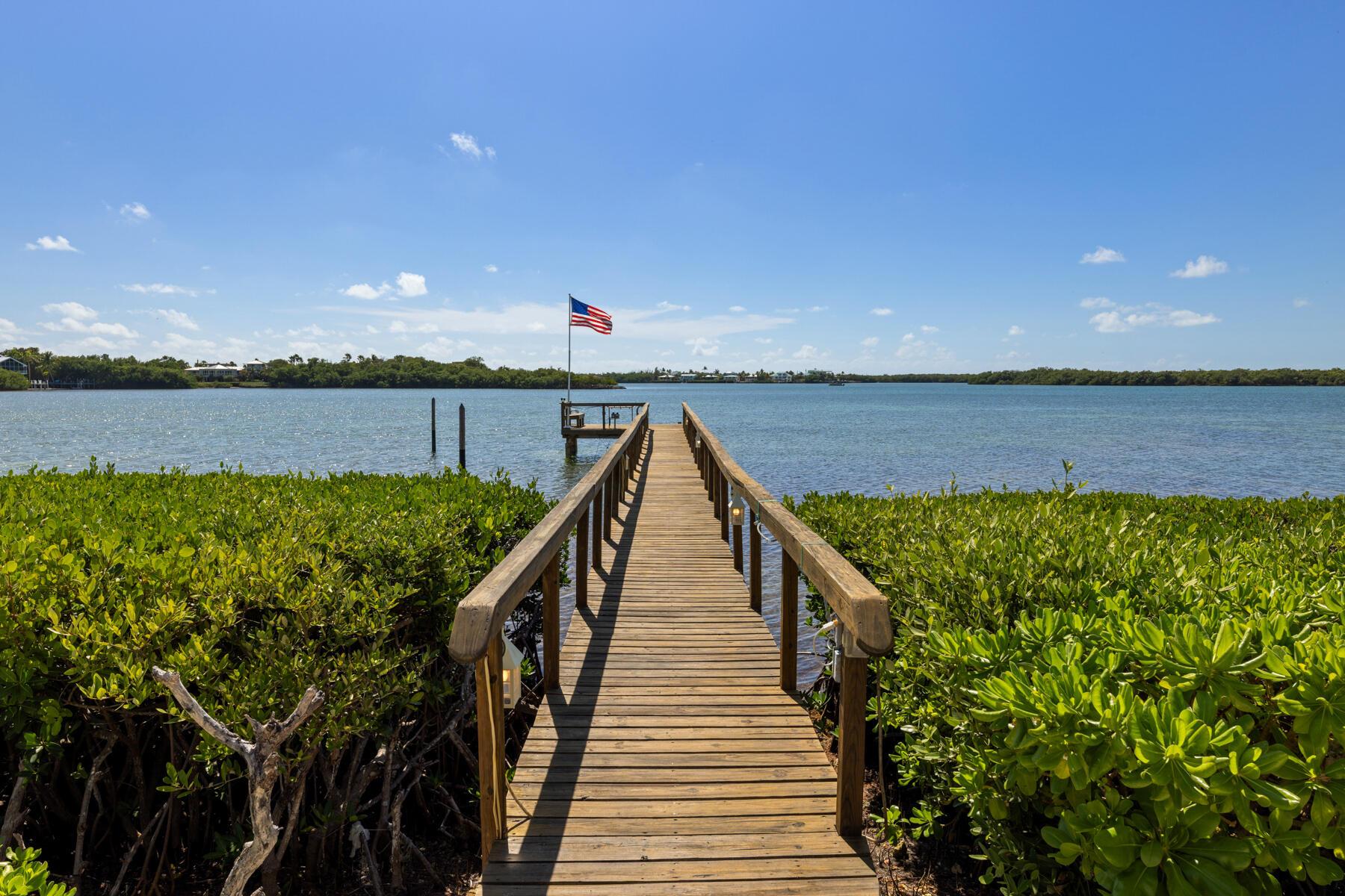 Image 3: Short pier dock