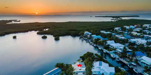 Image 4: Only minutes from Florida Bay