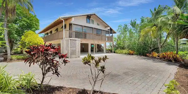 Image 4: Driveway
