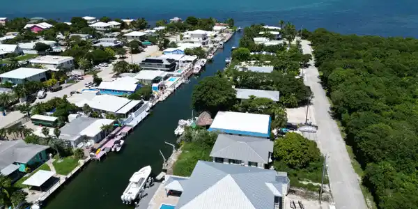 Image 4: Several Homes Away from the Gulf