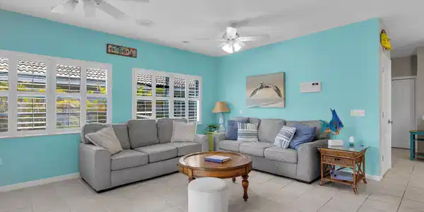 Image 4: Living Area