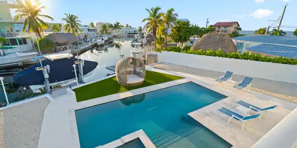 Image 4: Hot Tub & Pool