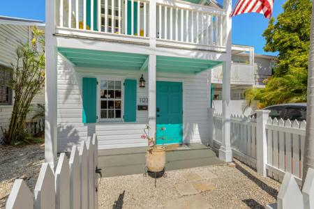 1123 Petronia Street