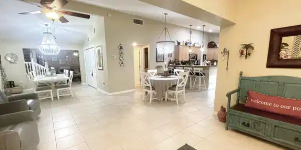 Image 3: Entry