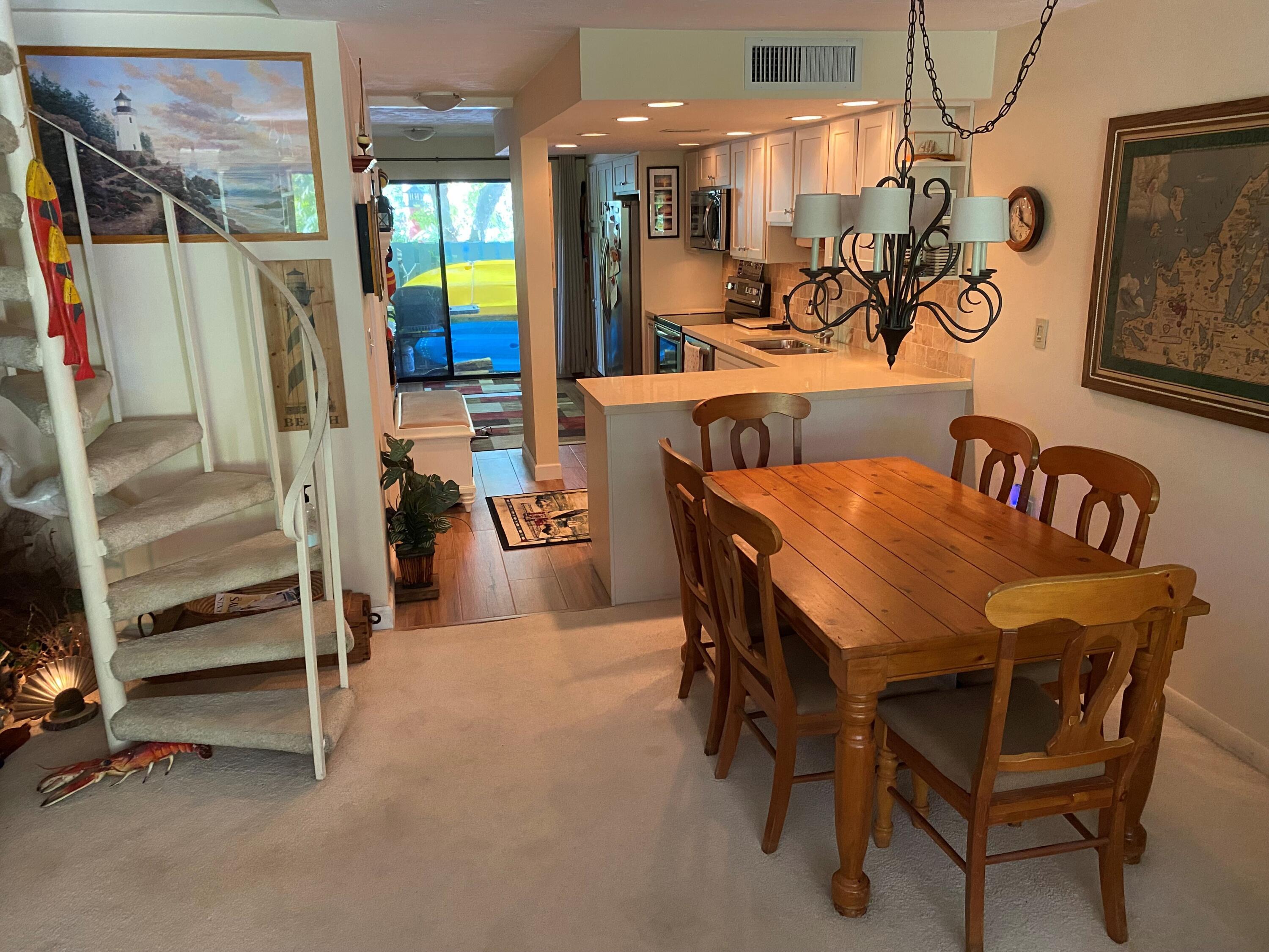 Image 4: kitchen
