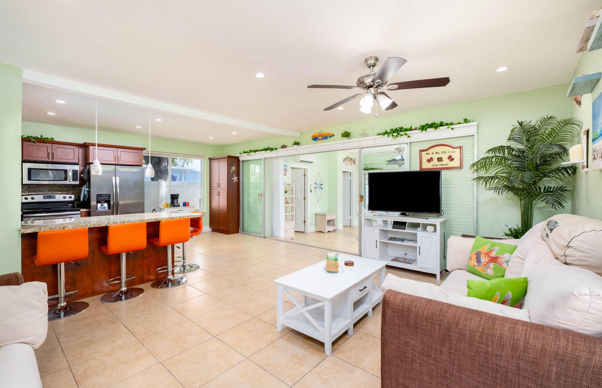 Image 4: Living room