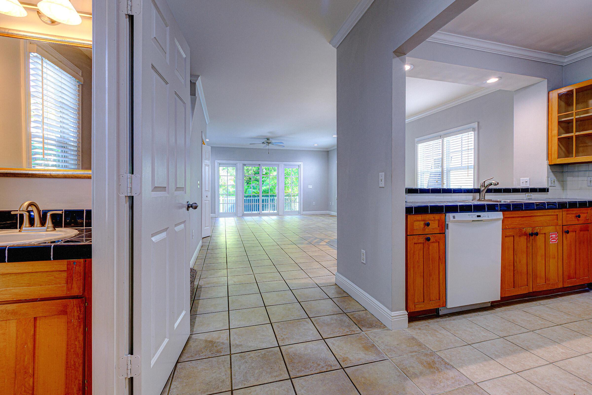 Image 2: 03 263 Golf Club Drive