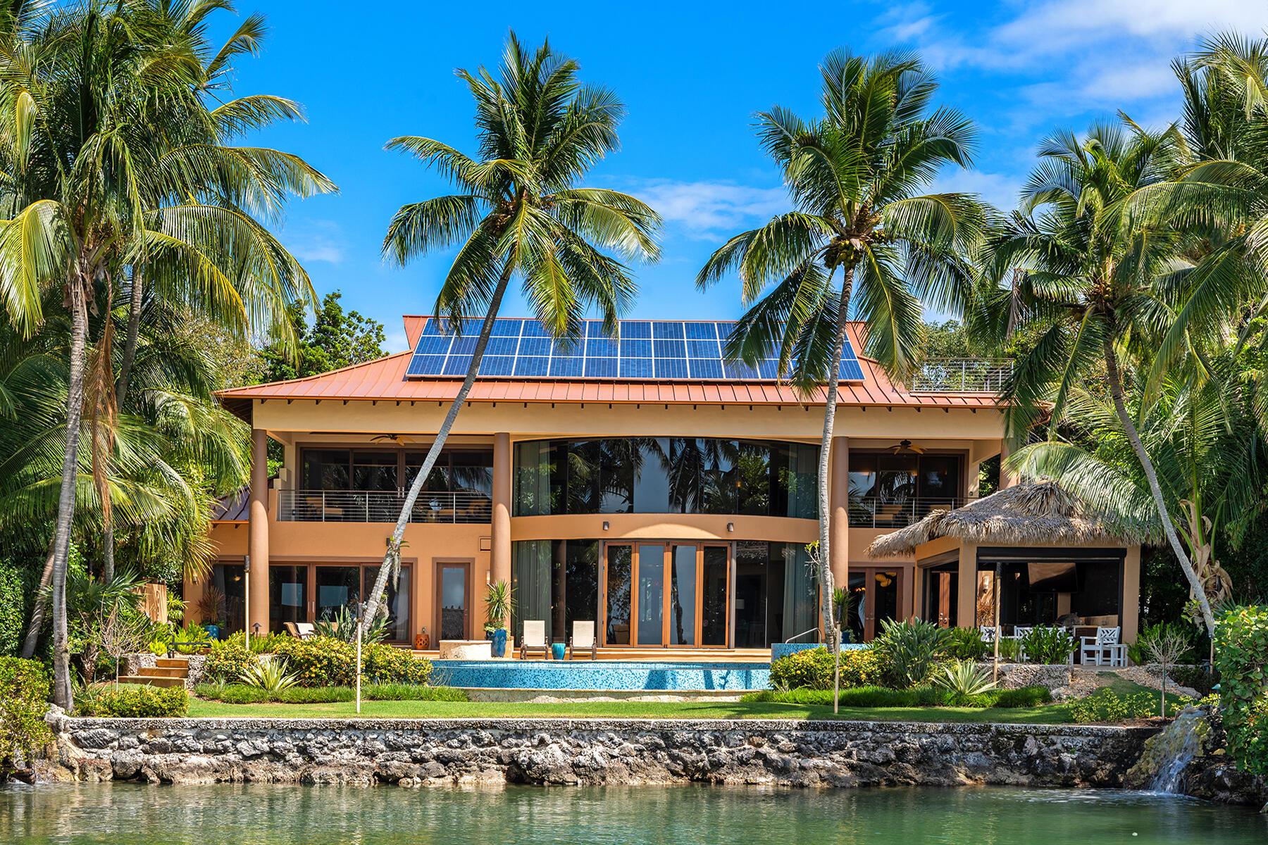 Image 3: Extraordinary Bayfront Residence