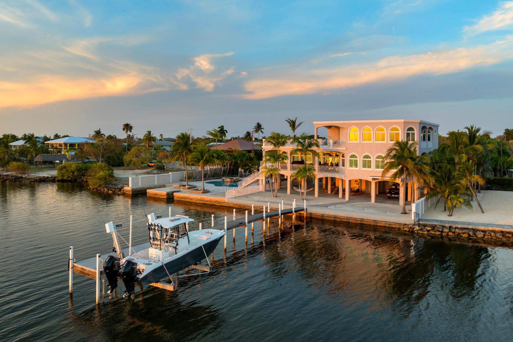 Image 2: 3742 Seagrape Street