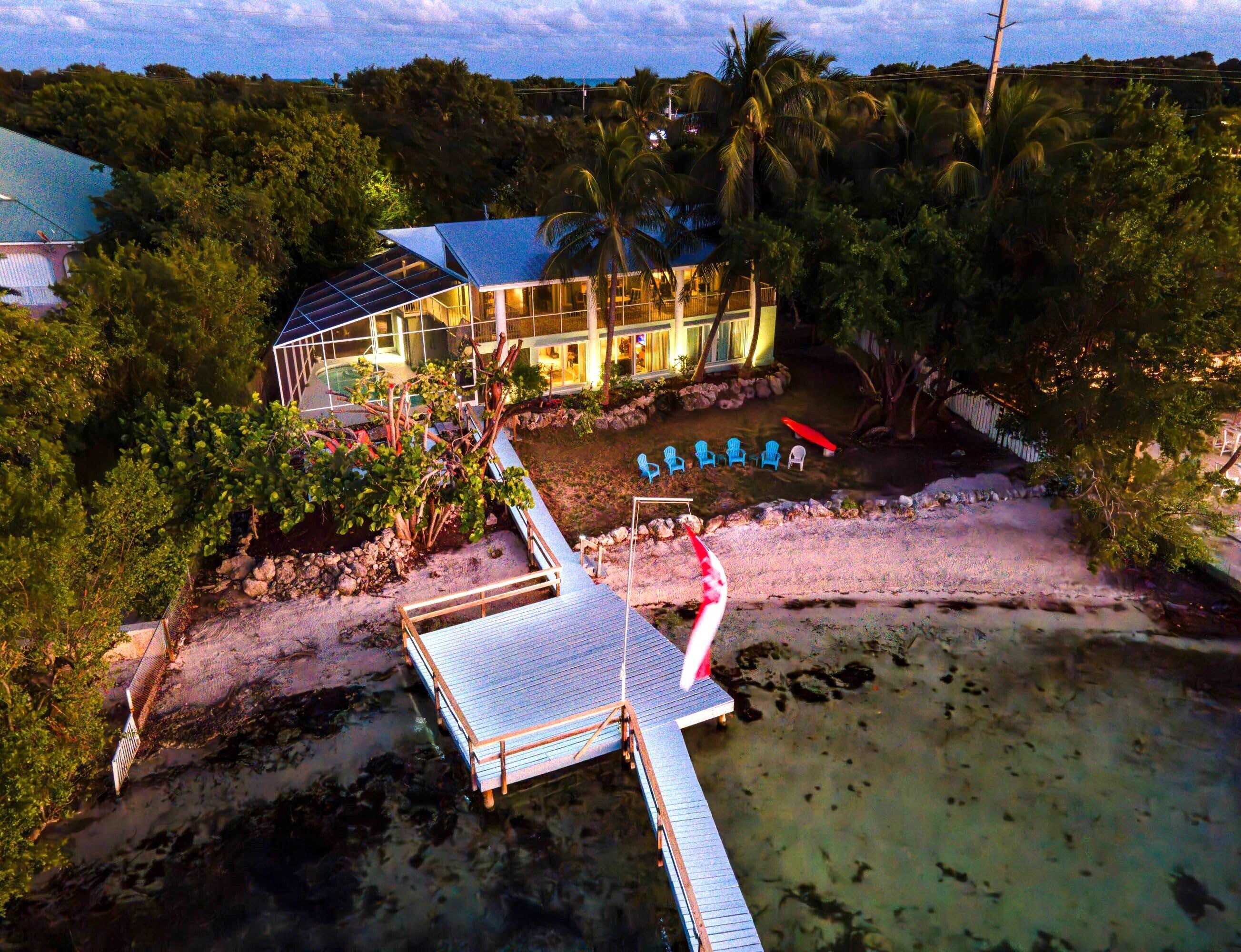 Image 2: Magnificent bayfront location!