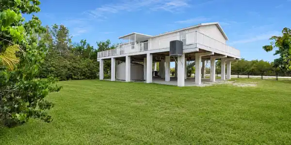Image 3: Exterior