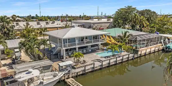 11030 1St Avenue Gulf