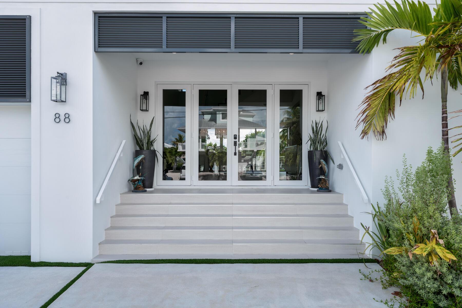 Image 3: Entrance