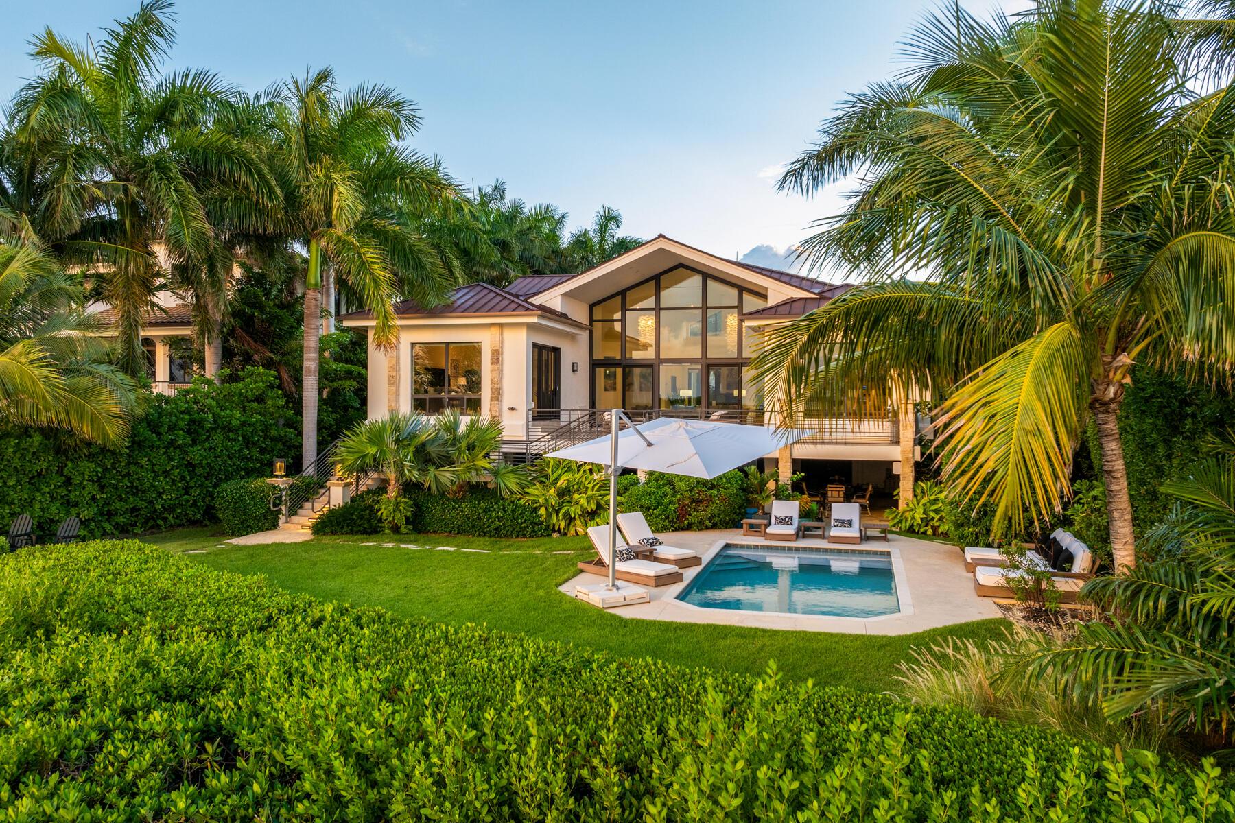 Image 2: Back exterior w pool