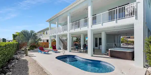 Image 3: Pool 2