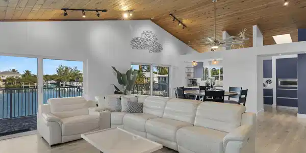 Image 2: Living Area 4