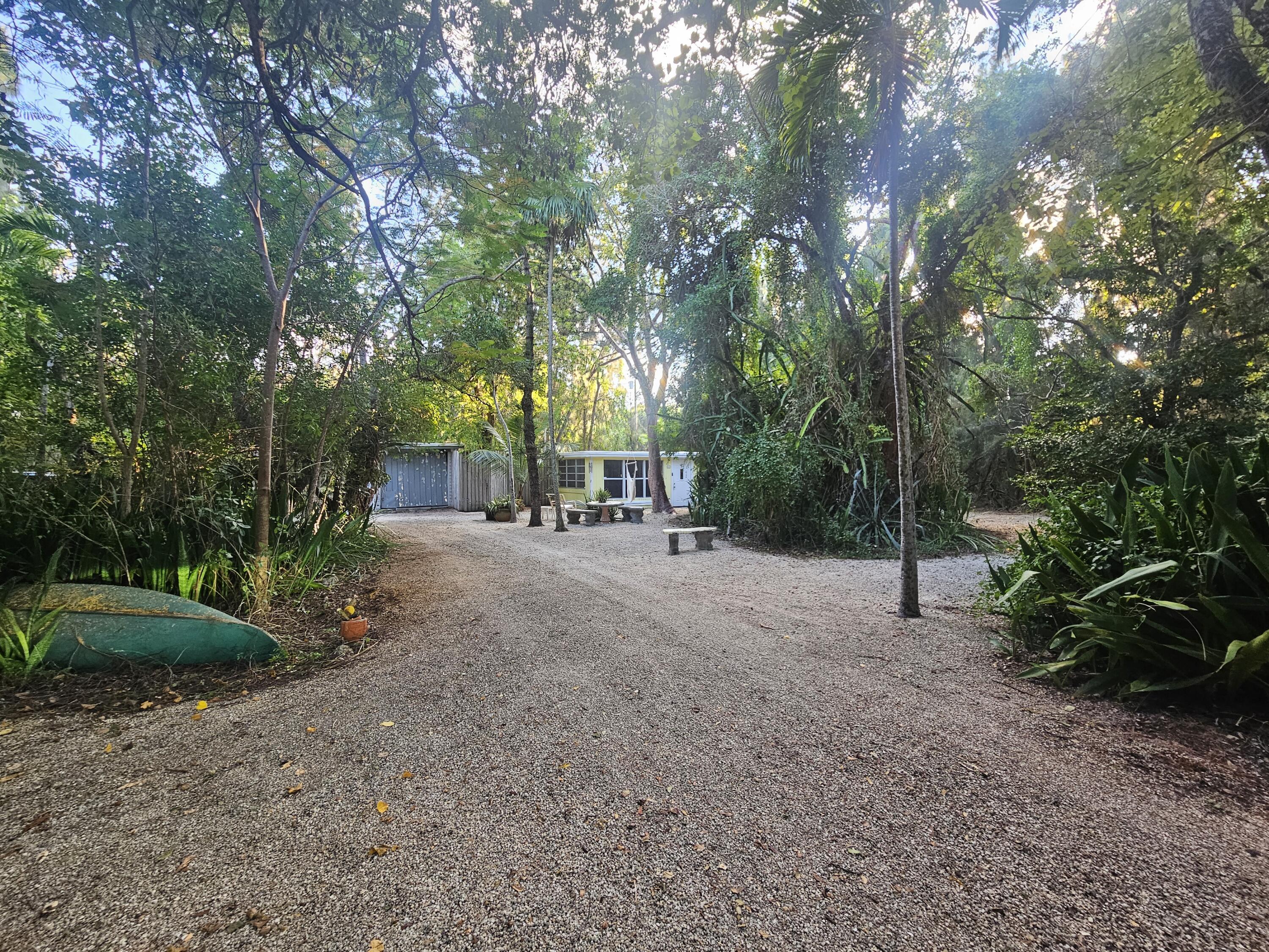 Image 3: 140 Gumbo Limbo drive way
