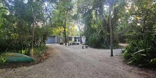 Image 3: 140 Gumbo Limbo drive way
