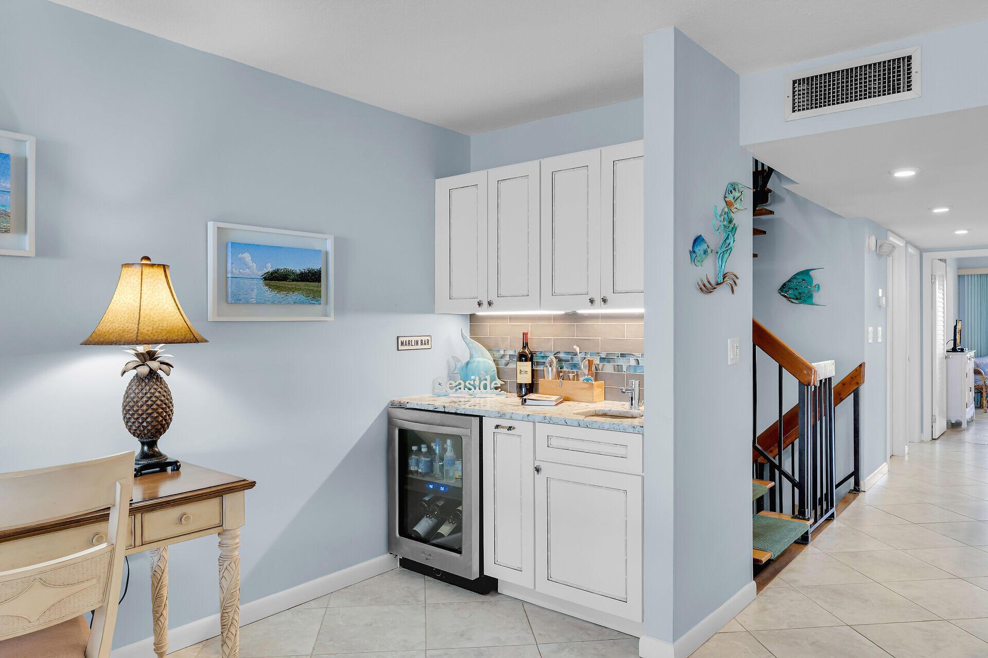 Image 4: Wet Bar - Wine Cooler