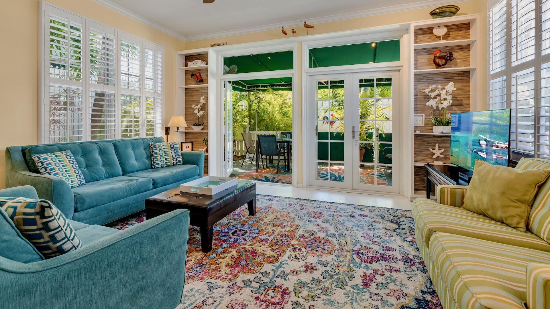 Image 4: 3-212 FLEMING ST living - 1