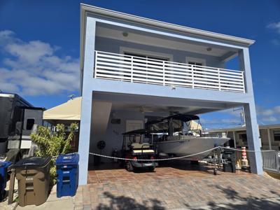 325 Calusa Street