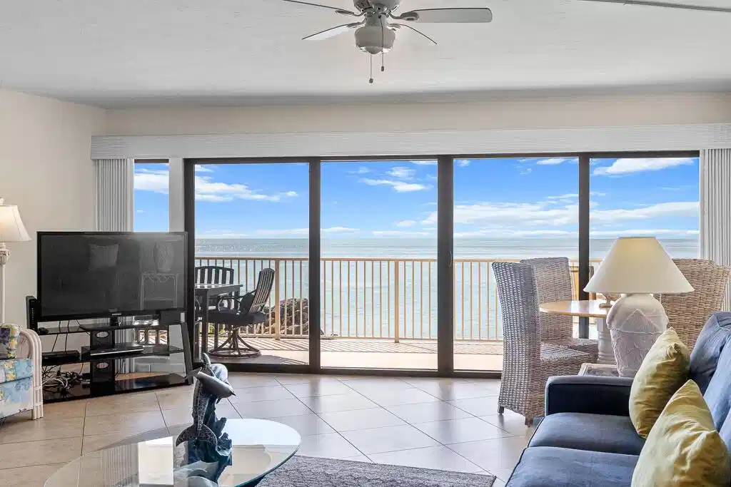 Image 1: Gorgeous Ocean Vacation Channel Views