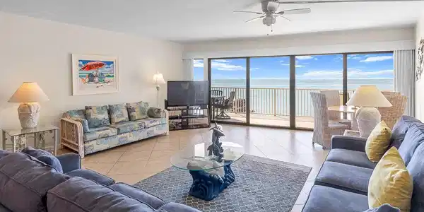 Image 2: Spacious Living Area with Ocean Views